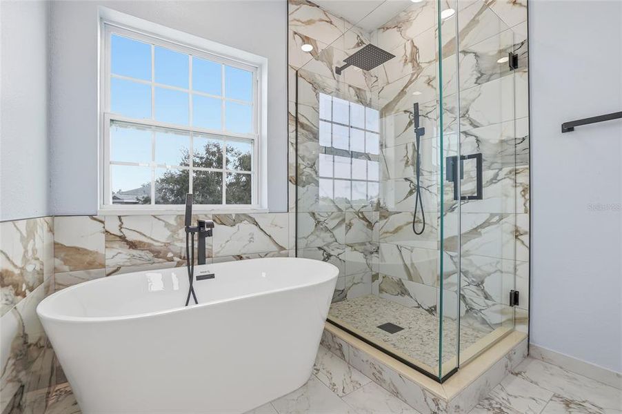 Furnished interior view inside a new home in , Tarpon Springs (Image 14).