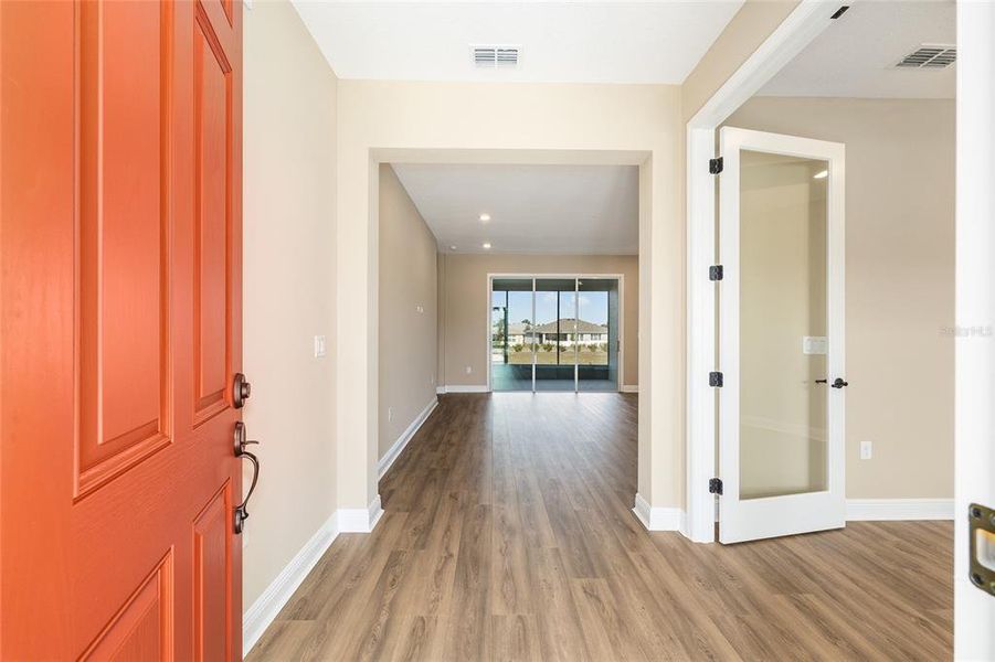 Spacious, unfurnished interior of a new home in , Ocala (Image 15).