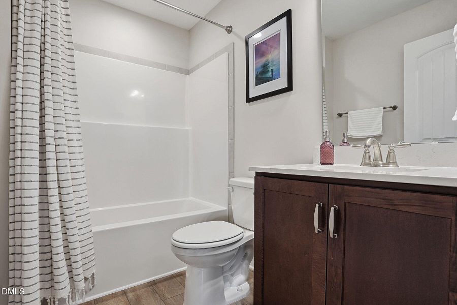Full bathroom 1