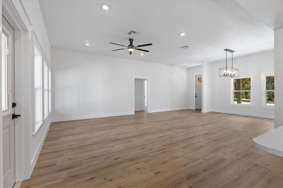 Spacious, unfurnished interior of a new home in , Fanning Springs (Image 43).