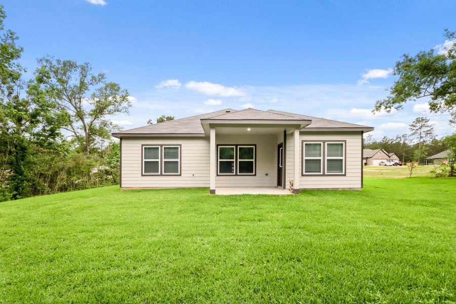 Exterior details and patio area of a home in Oakwood Ranch, Willis (Image 4).