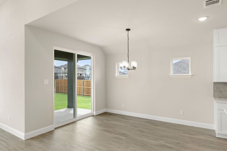Spacious, unfurnished interior of a new home in Creekside, Royse City (Image 20).