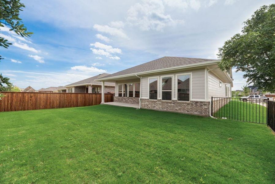 Exterior details and patio area of a home in Bayside, Rowlett (Image 4).