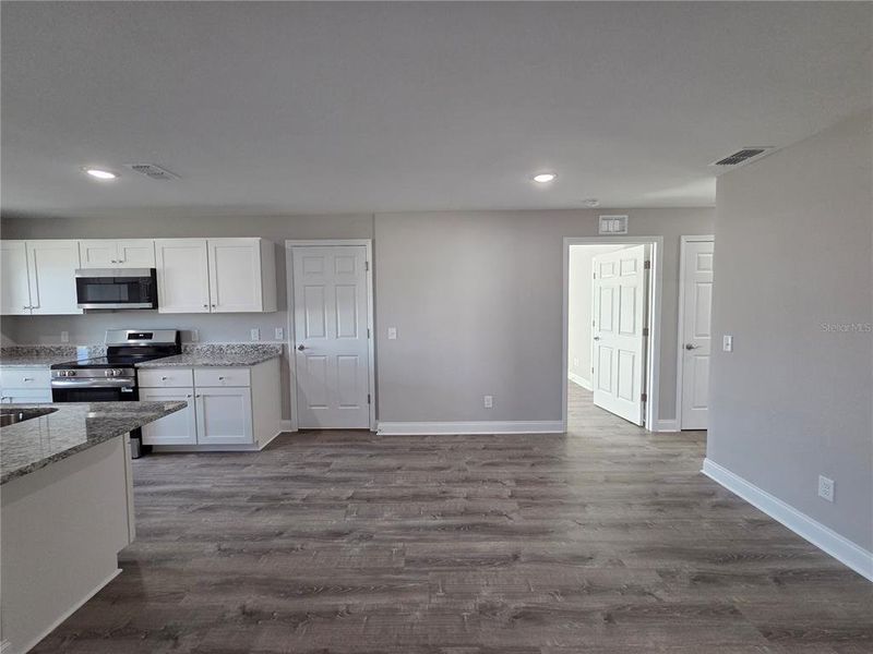 Spacious, unfurnished interior of a new home in , Lake Wales (Image 21).