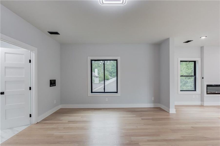 Spacious, unfurnished interior of a new home in , Atlanta (Image 60). Spacious, unfurnished interior of a new home in , Atlanta (Image 60).