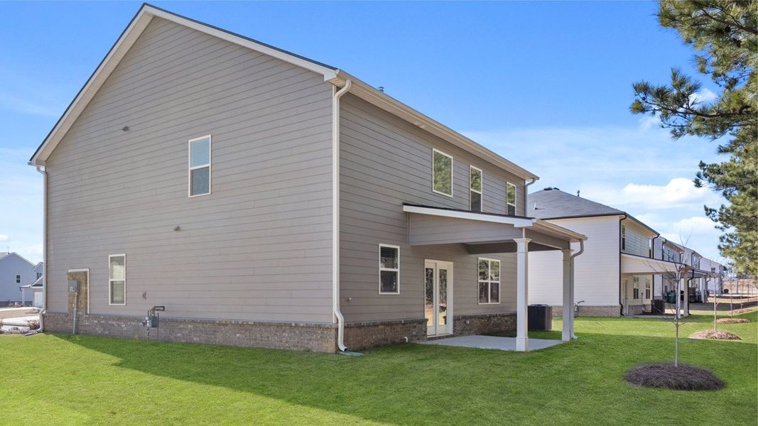 Representative exterior details of a home built from the Hanover by D.R. Horton in Brooks Station, Dacula (Image 3).