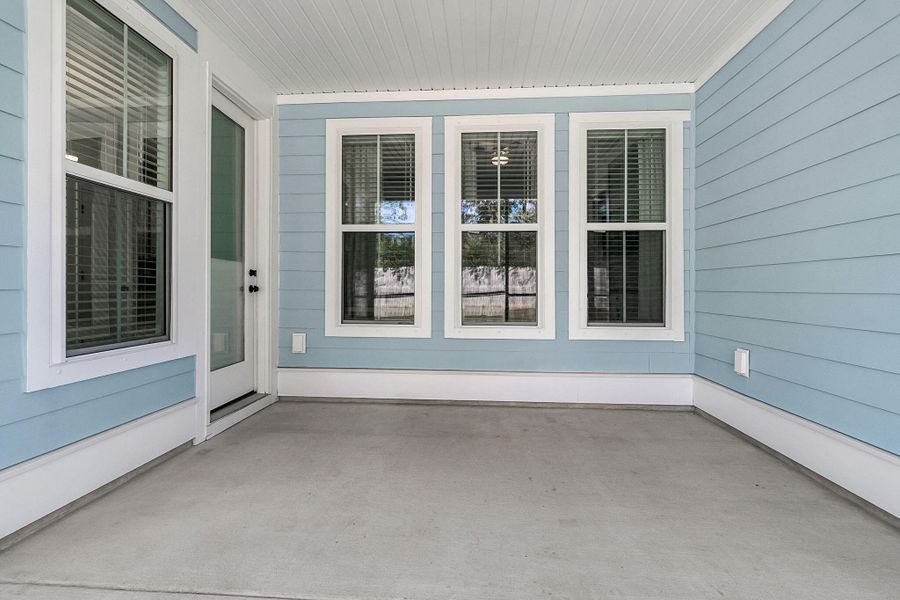 Exterior details and patio area of a home in Abbey Walk, Moncks Corner (Image 30).