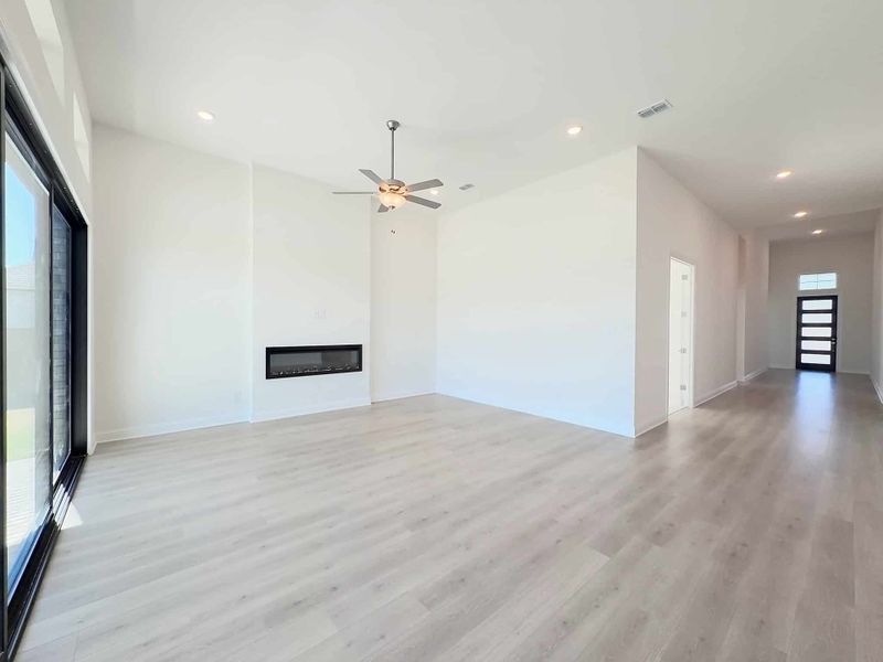 Spacious, unfurnished interior of a new home in Polo Ridge, Mesquite (Image 13).
