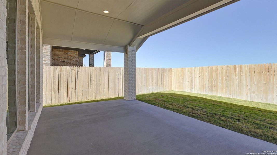 Exterior details and patio area of a home in Haby Hill 50', San Antonio (Image 27).