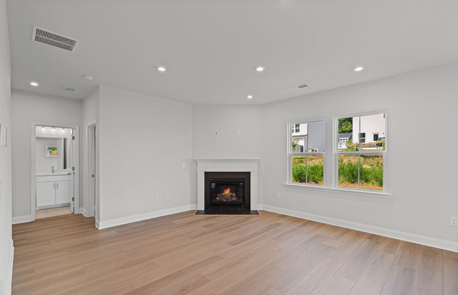 Spacious, unfurnished interior of a new home in Berkeley Mill, Cumming (Image 39).