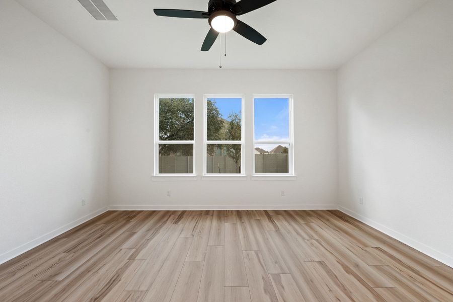 Spacious, unfurnished interior of a new home in Wolf Ranch, Georgetown (Image 34).