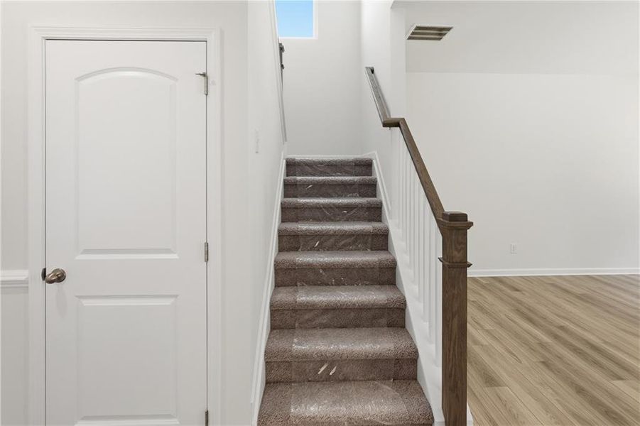 Spacious, unfurnished interior of a new home in Creekside Landing, Dallas (Image 34).