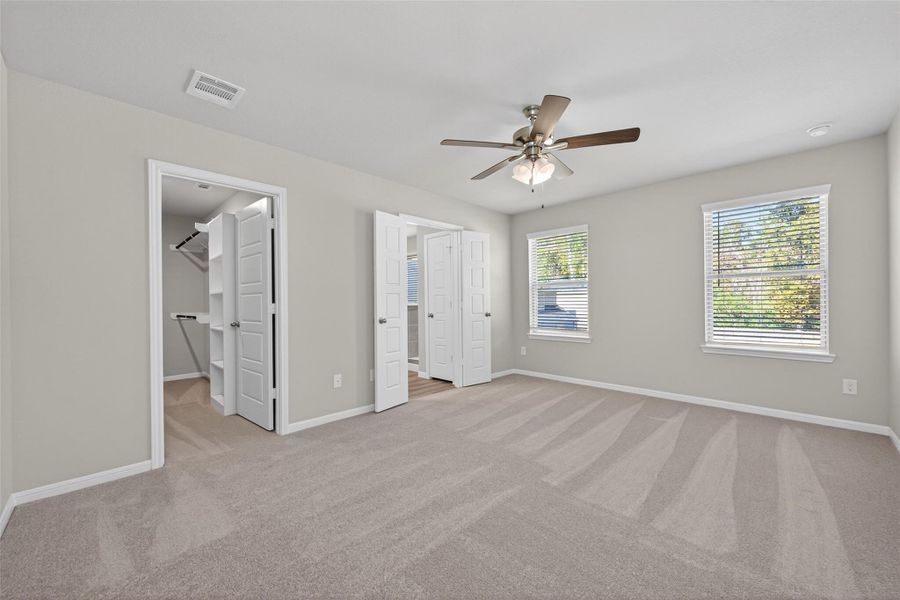Spacious, unfurnished interior of a new home in Woodland Lakes, Huffman (Image 27).