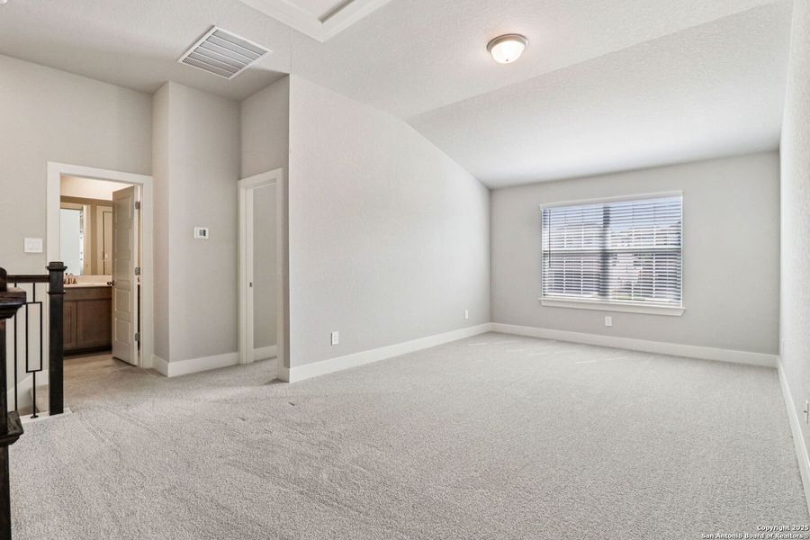 Spacious, unfurnished interior of a new home in Thomas Pond, San Antonio (Image 36). Spacious, unfurnished interior of a new home in Thomas Pond, San Antonio (Image 36).