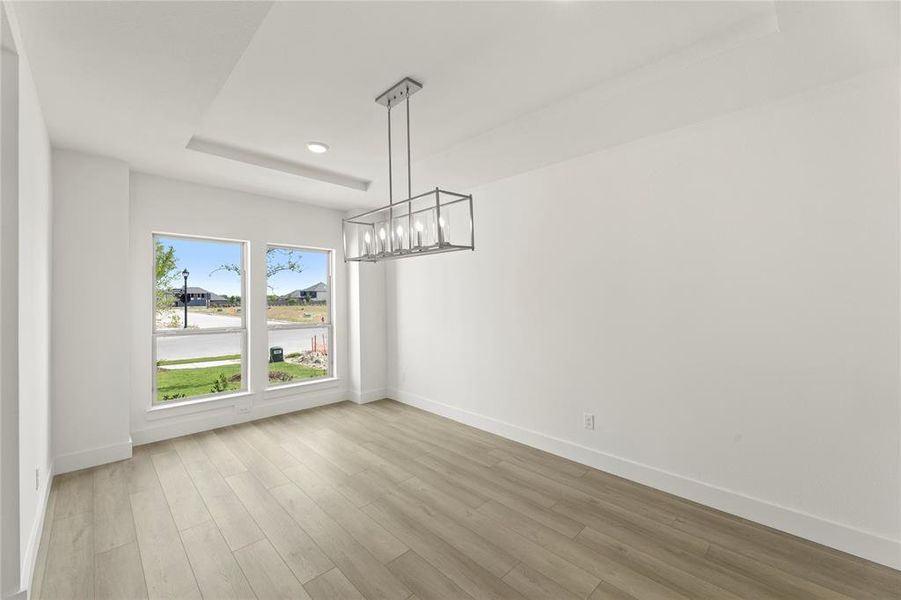 04. 4500 Brookfield - Dining