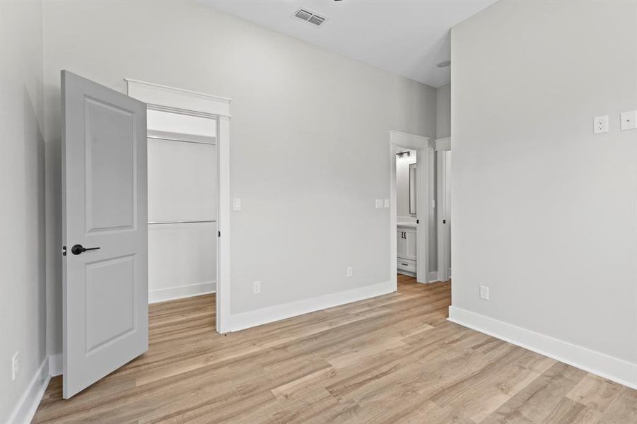 Spacious, unfurnished interior of a new home in , Tyler (Image 14).