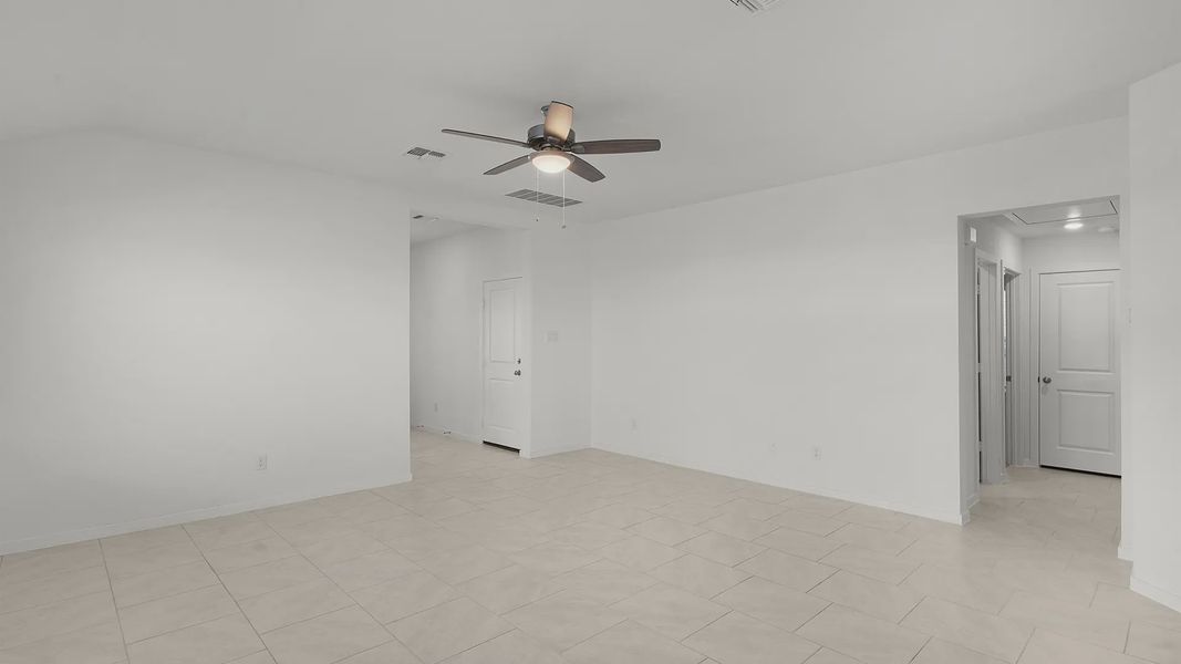 Spacious, unfurnished interior of a new home in Briarwood, Elgin (Image 17).