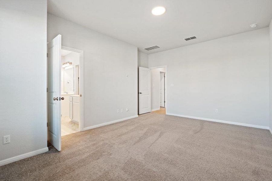 Spacious, unfurnished interior of a new home in Sage Hollow, Kyle (Image 10).