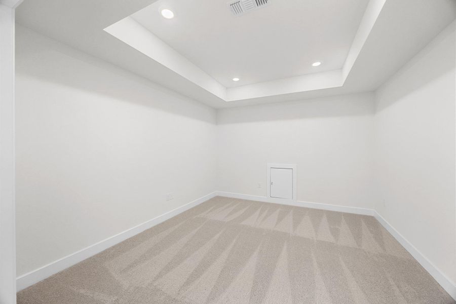 Spacious, unfurnished interior of a new home in Santa Rita Ranch, Liberty Hill (Image 31).