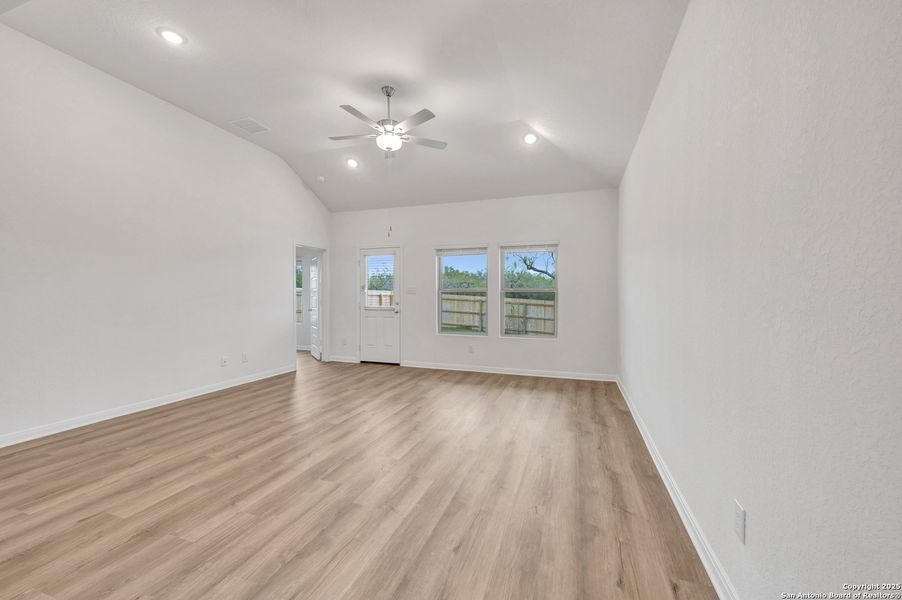 Spacious, unfurnished interior of a new home in Paloma Park, Converse (Image 32).