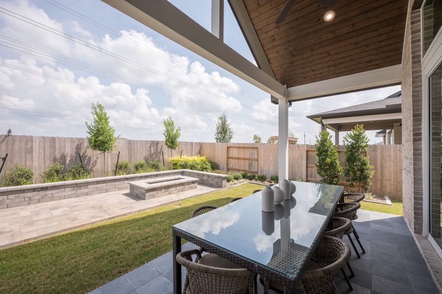 Representative exterior details of a home built from the Falcon by Tri Pointe Homes in Pecan Ridge, Fulshear (Image 33).