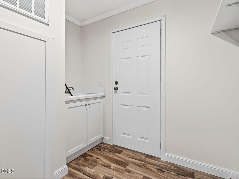 026-1280x960-laundry-room