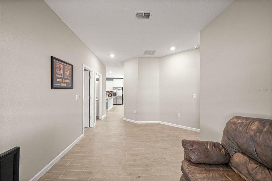 Spacious, unfurnished interior of a new home in Heath Preserve, Ocala (Image 24).