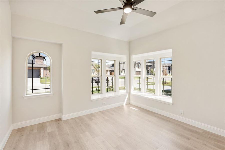 Spacious, unfurnished interior of a new home in Maplewood, Glenn Heights (Image 30).