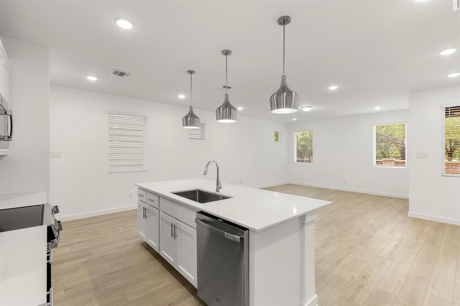 06. 2537 Lost Maples - Kitchen (3)
