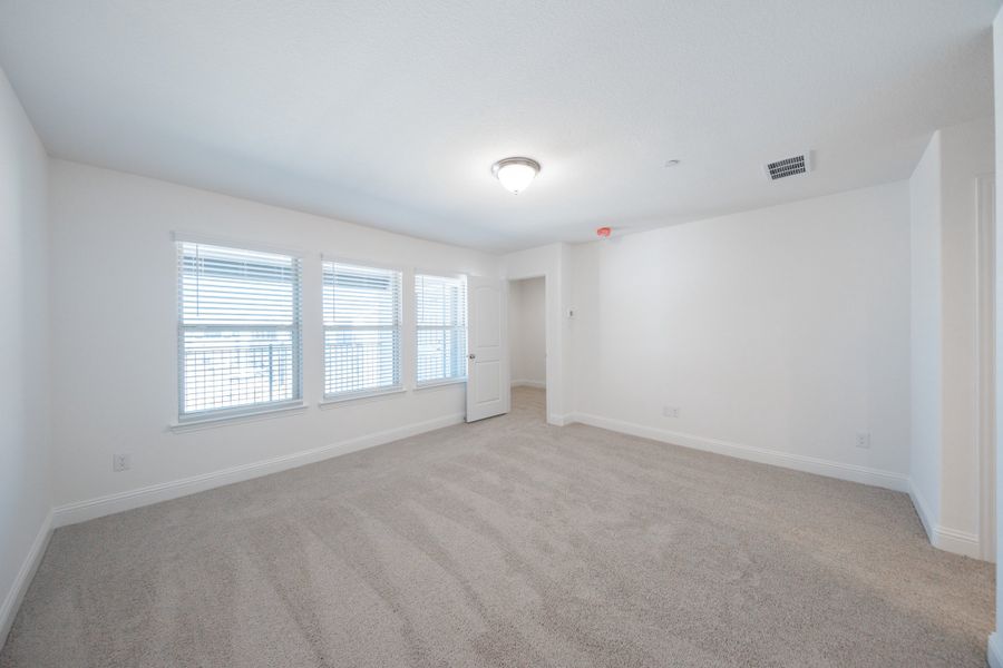Spacious, unfurnished interior of a new home in Bayside, Rowlett (Image 20).