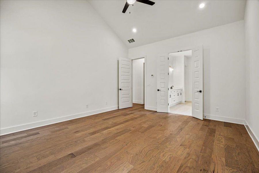 Spacious, unfurnished interior of a new home in , Gainesville (Image 35).