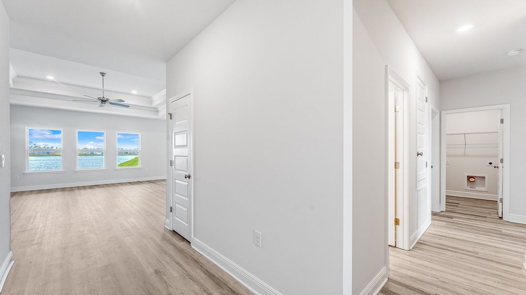 Spacious, unfurnished interior of a new home in Hodges Bayou Plantation, Panama City (Image 15).