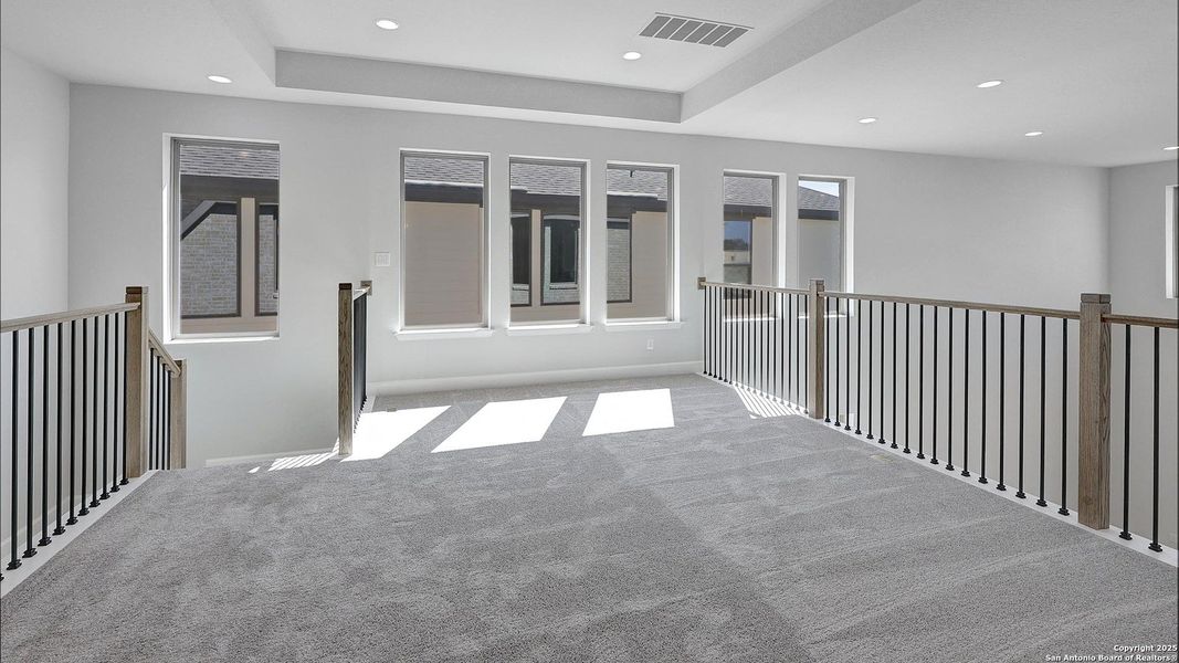 Spacious, unfurnished interior of a new home in Ladera 50', San Antonio (Image 19).