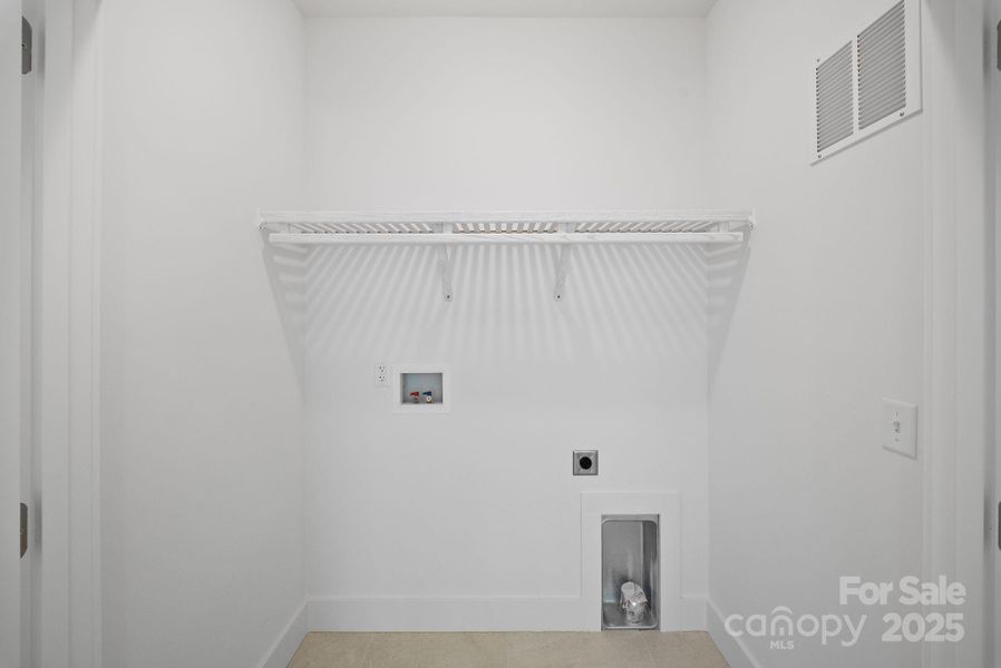 Spacious, unfurnished interior of a new home in , Asheville (Image 31).