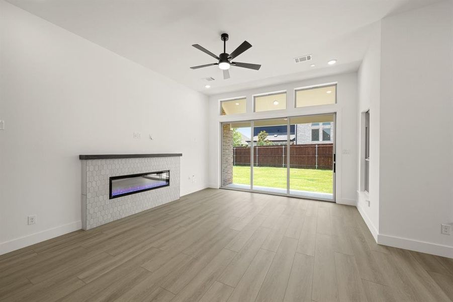 317 Willie- Living Room-1