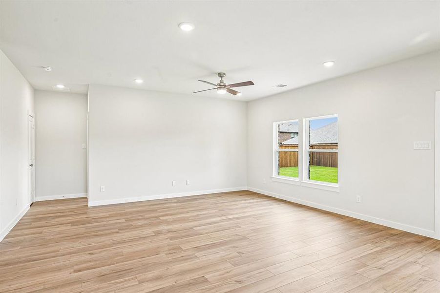 Spacious, unfurnished interior of a new home in Overland Grove, Forney (Image 22).