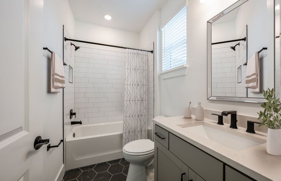 Representative furnished interior of a home built from the Aventura Grand by Pulte Homes in Two Rivers, Zephyrhills (Image 11).