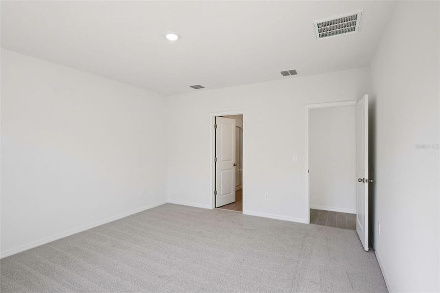 Spacious, unfurnished interior of a new home in Leyland Preserve - Classic Series, Brooksville (Image 25).