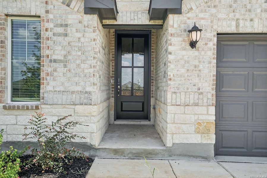 Exterior details and patio area of a home in Carmel Ranch, Schertz (Image 20).