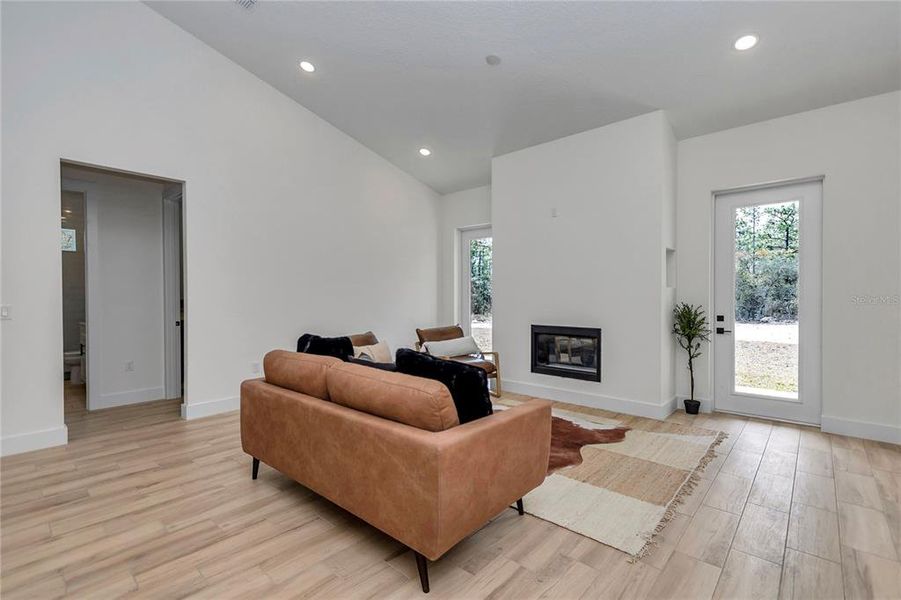 Furnished interior view inside a new home in , Dunnellon (Image 13).