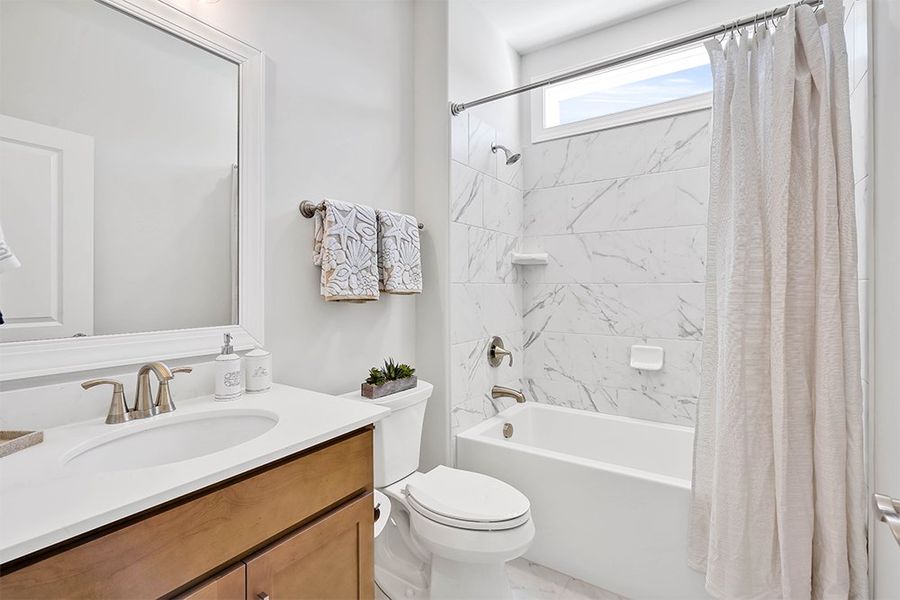 Charleston Harbor, Guest Bathroom