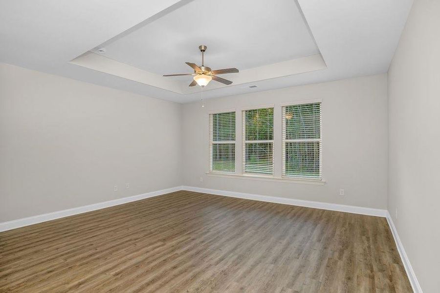 Spacious, unfurnished interior of a new home in , Haddock (Image 38).