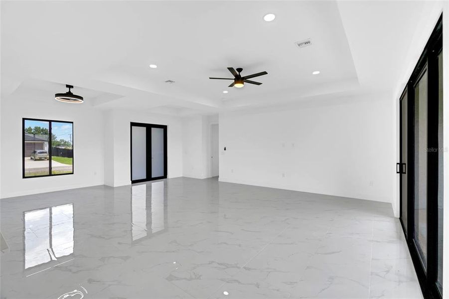Spacious, unfurnished interior of a new home in , Lehigh Acres (Image 38).