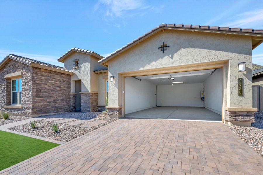 Exterior details and patio area of a home in Meridian at Northpointe at Vistancia, Peoria (Image 4). Exterior details and patio area of a home in Meridian at Northpointe at Vistancia, Peoria (Image 4).