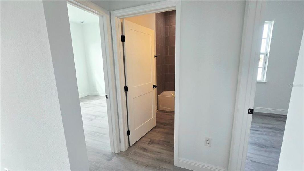 Spacious, unfurnished interior of a new home in , Ocala (Image 17).