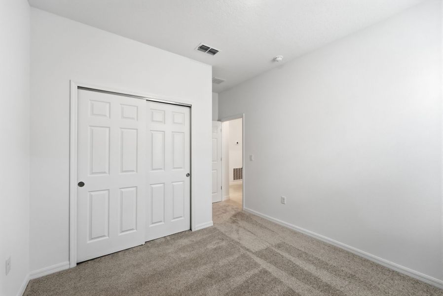 Representative unfurnished interior of a home built from the Haven by Risewell Homes in Cypress Bluff, Groveland (Image 20).