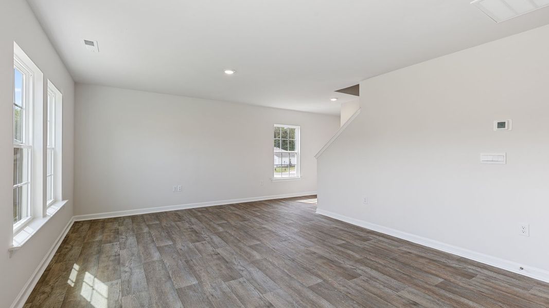 Spacious, unfurnished interior of a new home in Willow Mill, Thomasville (Image 12).