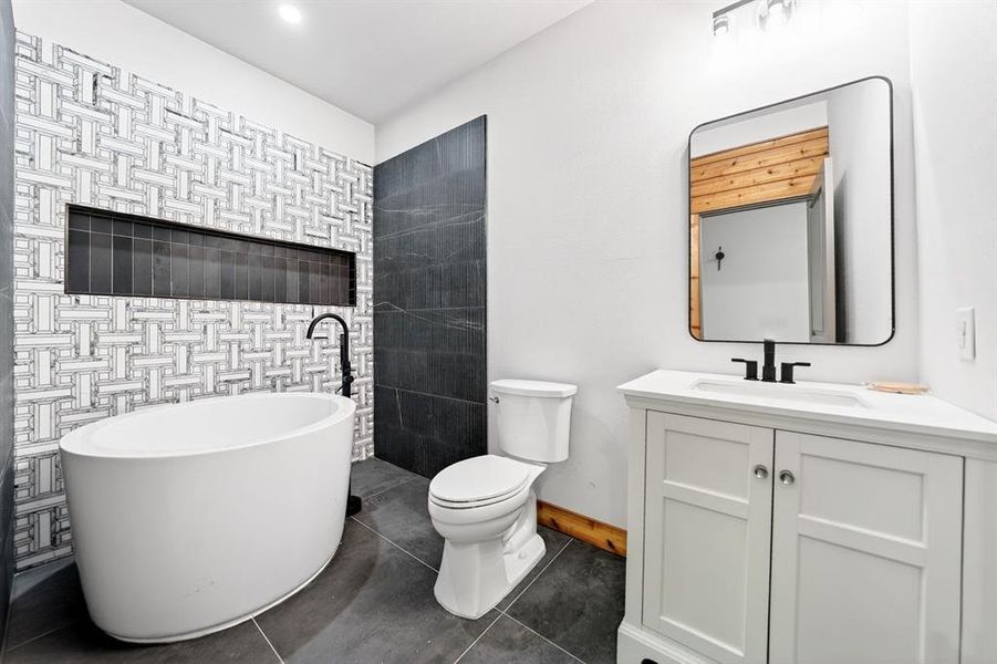 Furnished interior view inside a new home in , Mabank (Image 24). Furnished interior view inside a new home in , Mabank (Image 24).