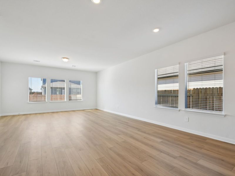 Spacious, unfurnished interior of a new home in Waterstone Crossing, Kyle (Image 7).