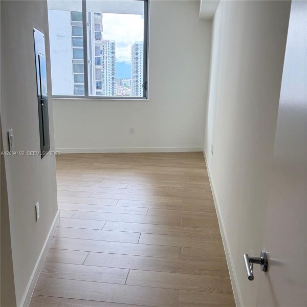 Spacious, unfurnished interior of a new home in , Miami (Image 13).